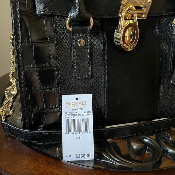 🎉HP🎉..Michael Kors  Leather Medium Tote - Picture 3 of 9